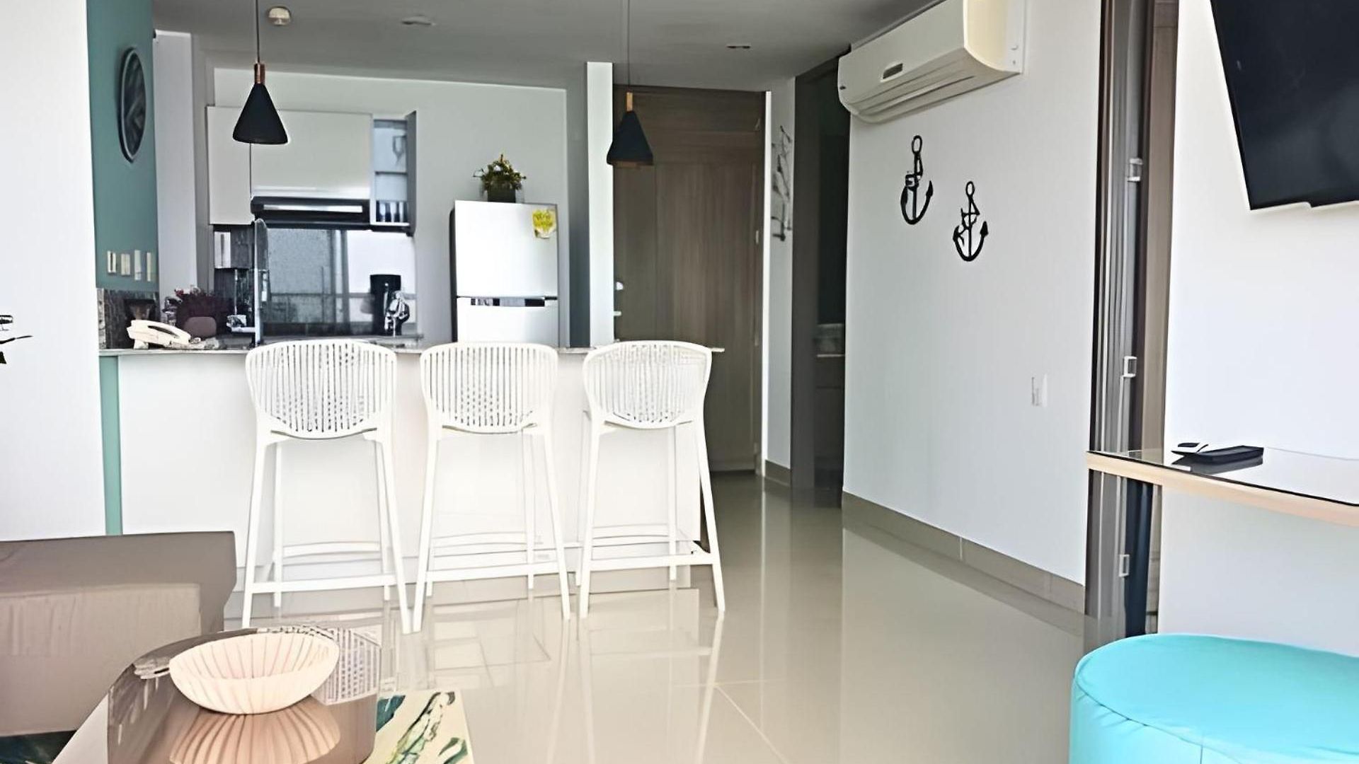 Apartment Luxury Escape: Sea, Comfort & Style