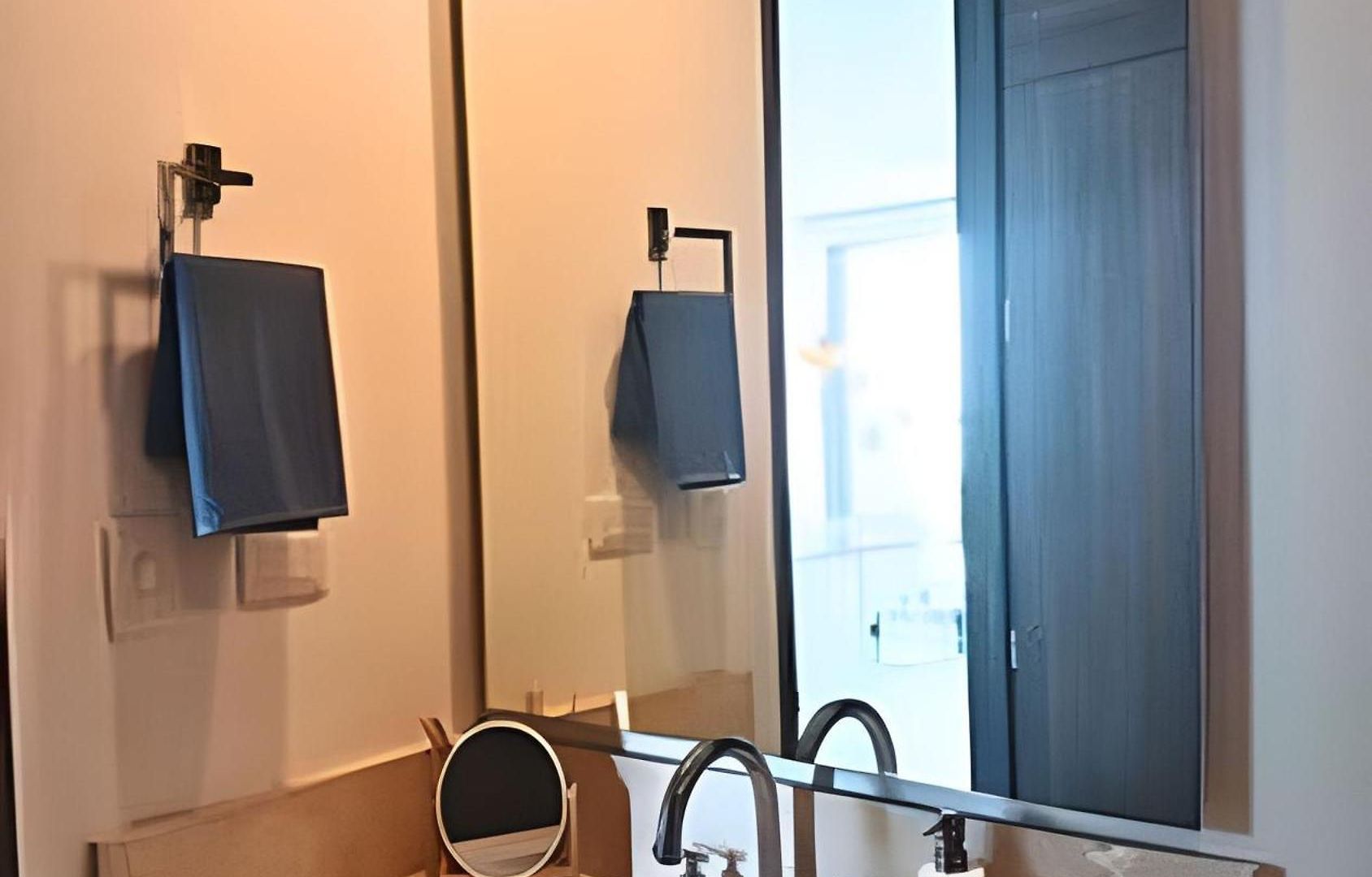 Apartment Luxury Escape: Sea, Comfort & Style *