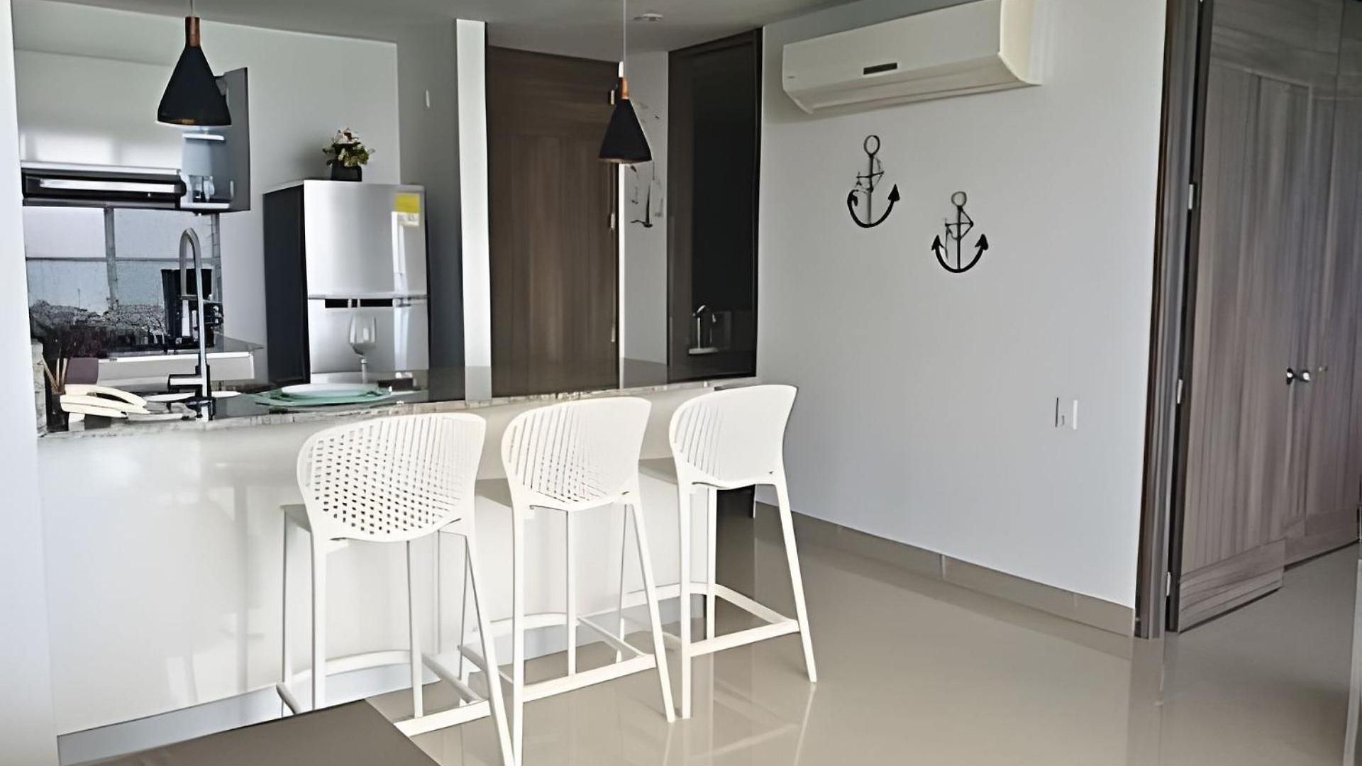 Apartment Luxury Escape: Sea, Comfort & Style