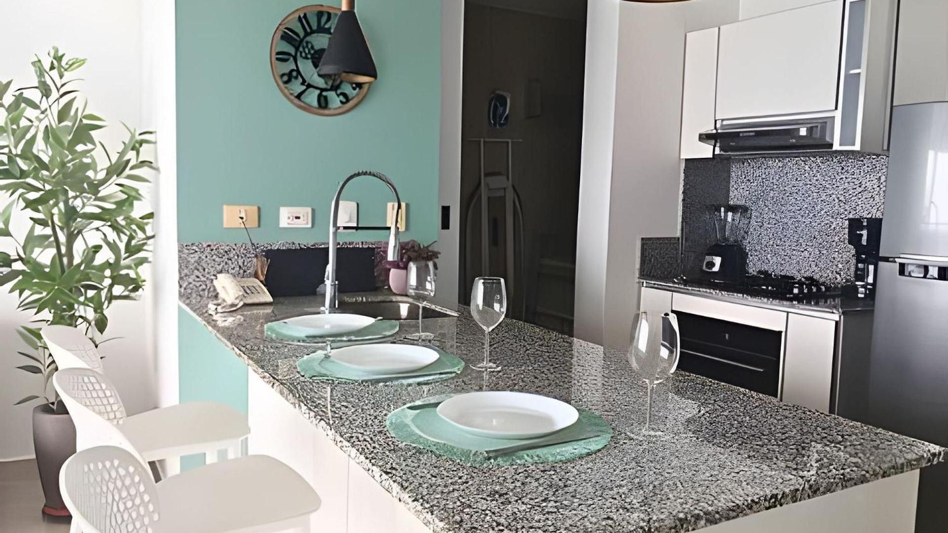 Luxury Escape: Sea, Comfort & Style Apartment