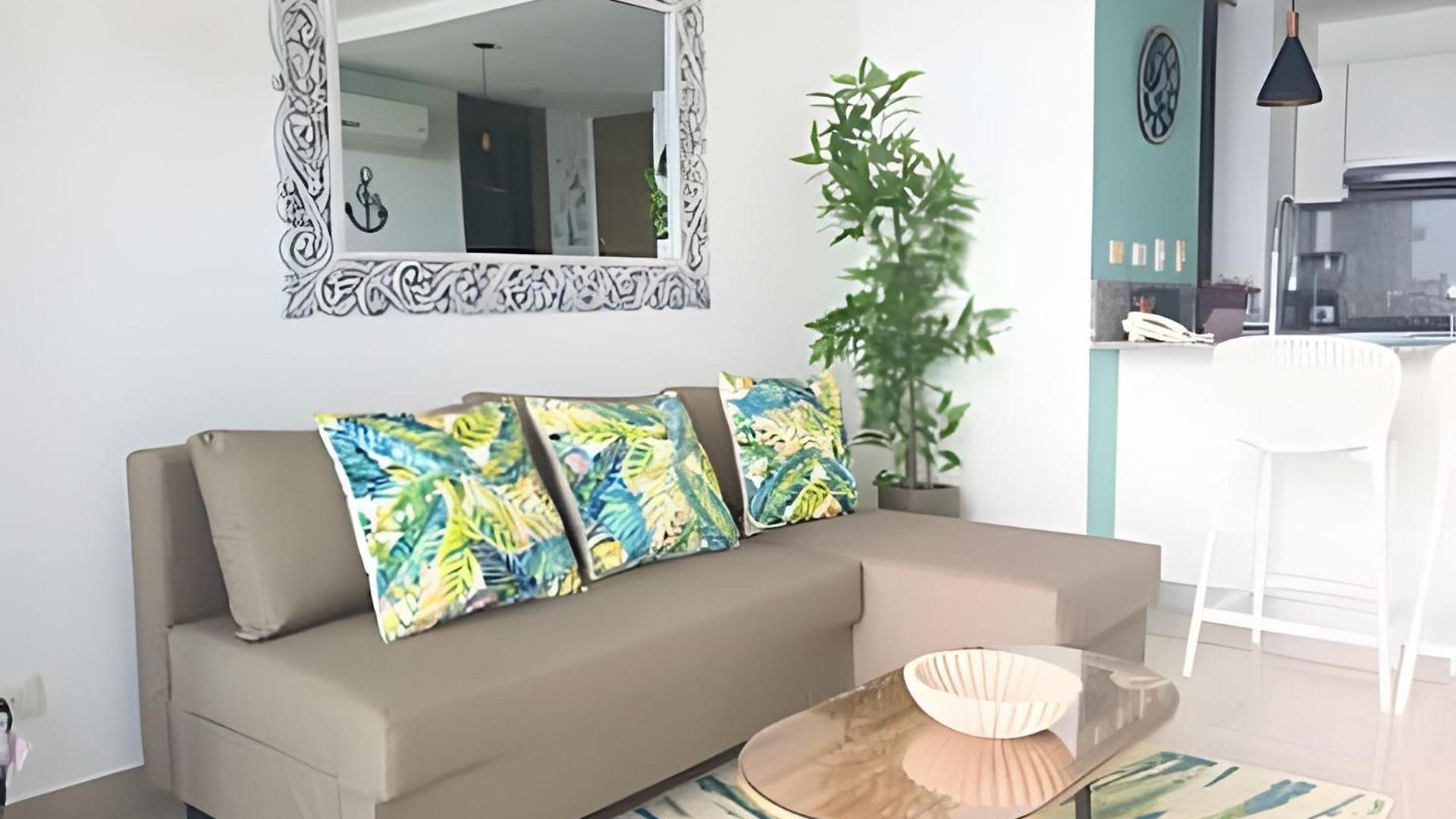 Apartment Luxury Escape: Sea, Comfort & Style