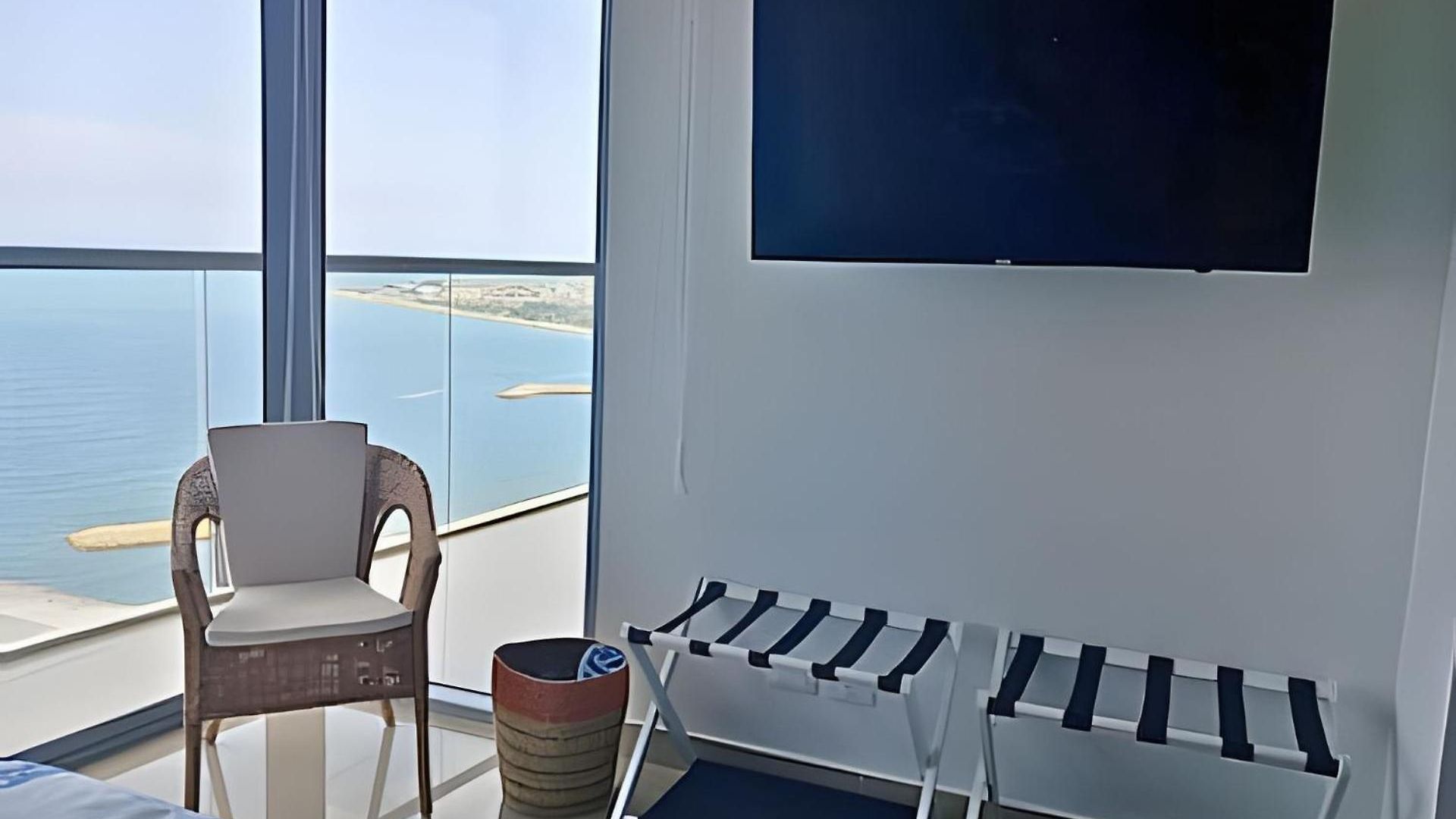 Apartment Luxury Escape: Sea, Comfort & Style