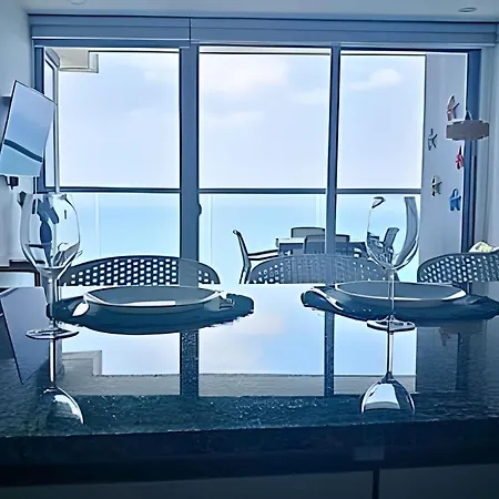 Luxury Escape: Sea, Comfort & Style Apartamento